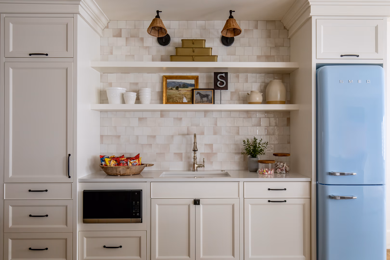Kitchenette in the Vineyard home with open shelves, cream tile and a retro light blue fridge